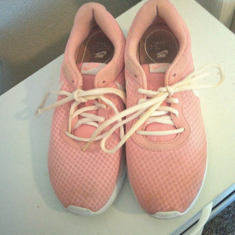 NIKE Women's Soft Pink Sneakers